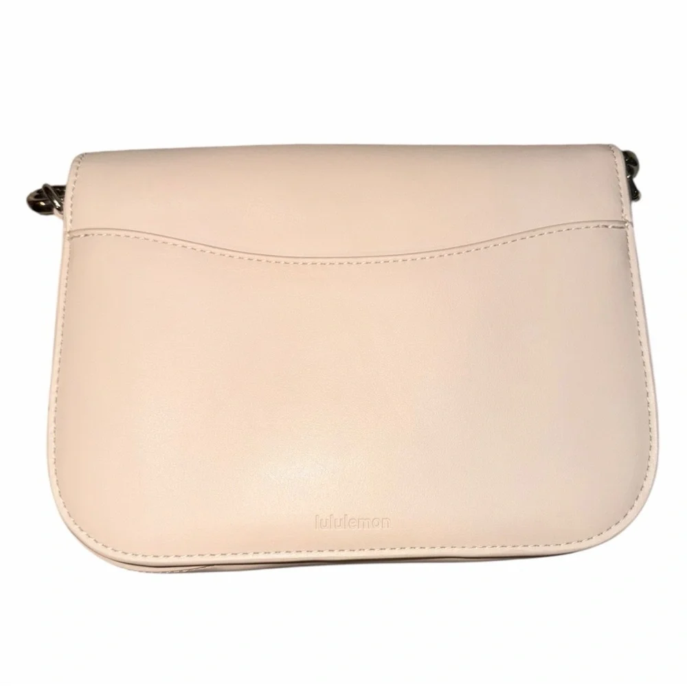 Lululemon Leather Alternative Crossbody Bag 1.5L Cashew and Silver MSRP $198 NWT - Picture 6 of 8